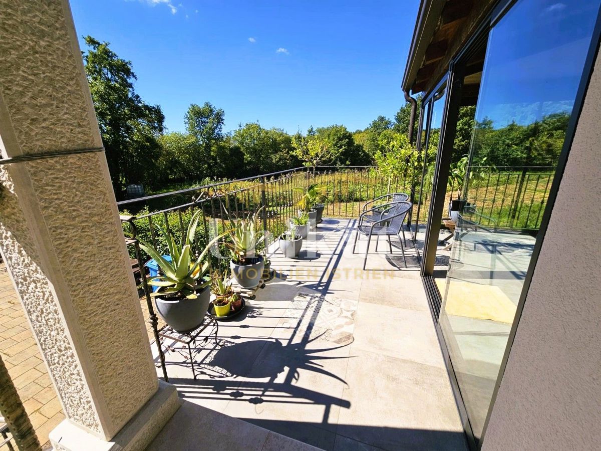 Villetta indipendente - piscina, garage e grande giardino